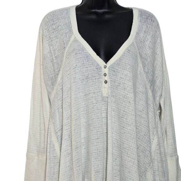 We the Free People Thermal Top Size Medium V- Neck Oversized Boho Long Sleeve - Picture 2 of 8